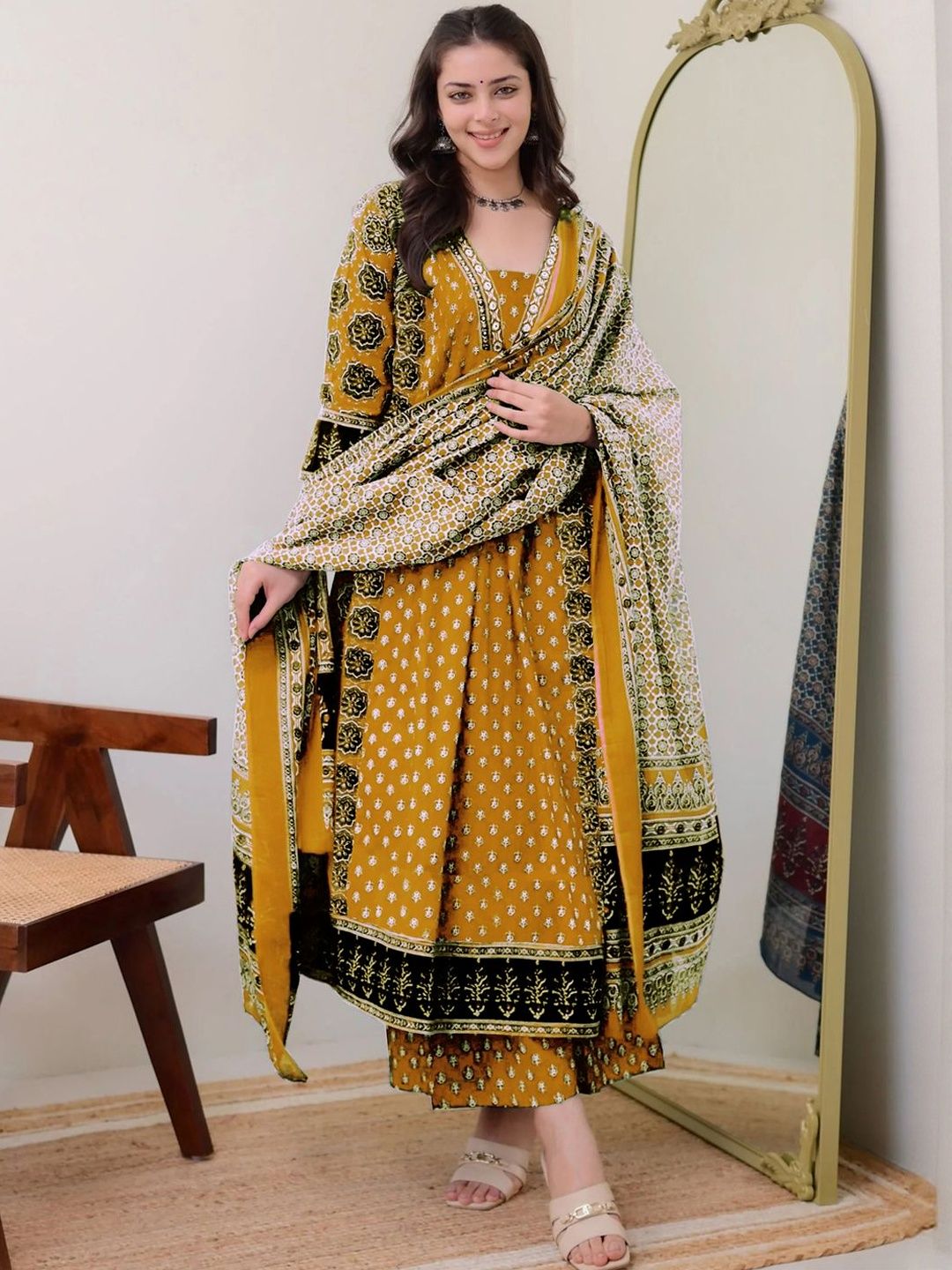 Dhiyona KL Ethnic Motifs Printed Anarkali Kurta With Trouser & With Dupatta