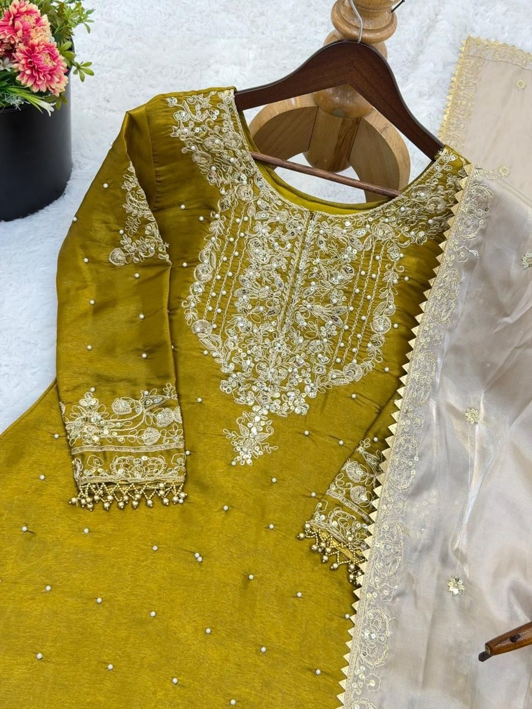 Dhiyona KL Women Ethnic Motifs Embroidered Regular Thread Work Kurta with Sharara & With Dupatta