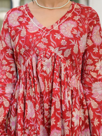 Dhiyona KL Women Floral Printed Gotta Patti V-Neck Empire Kurta with Trouser And Dupatta