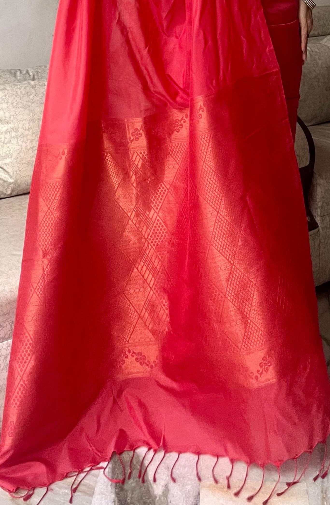 Dhiyona ST Solid Red Saree with Woven Jacquard Pallu in Gold & Self Blouse Fabric