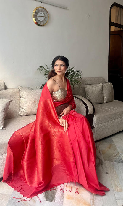 Dhiyona ST Solid Red Saree with Woven Jacquard Pallu in Gold & Self Blouse Fabric