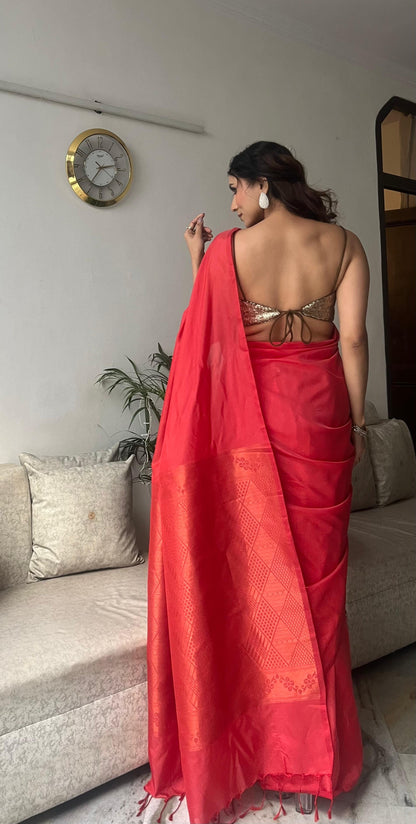 Dhiyona ST Solid Red Saree with Woven Jacquard Pallu in Gold & Self Blouse Fabric