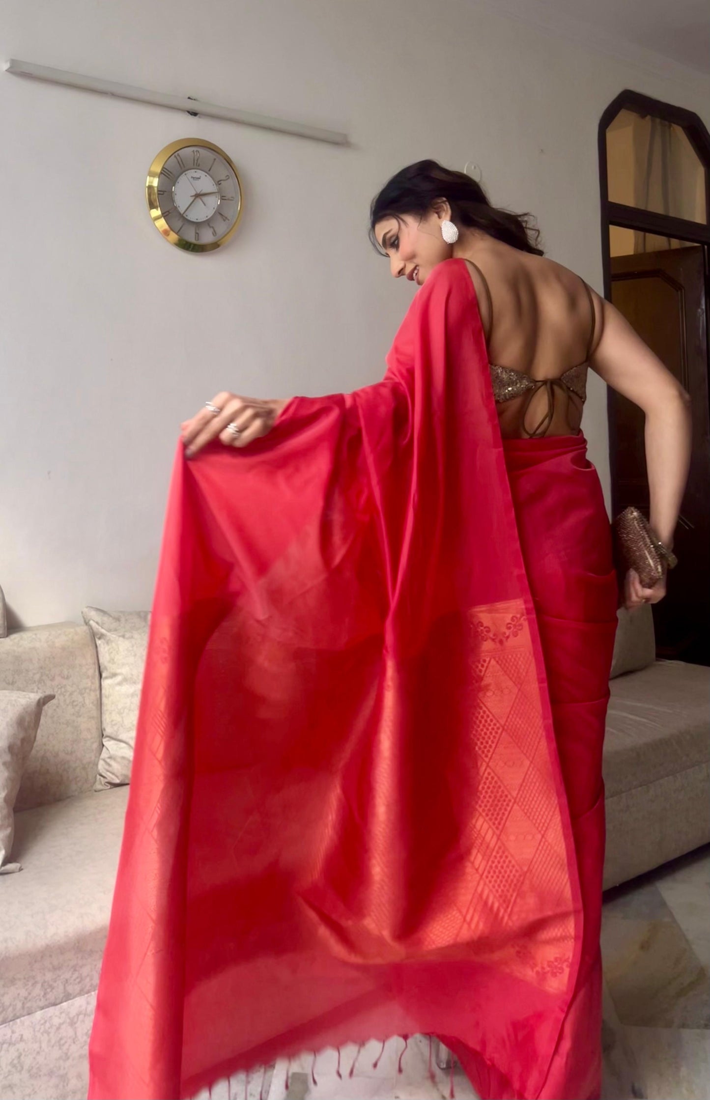 Dhiyona ST Solid Red Saree with Woven Jacquard Pallu in Gold & Self Blouse Fabric
