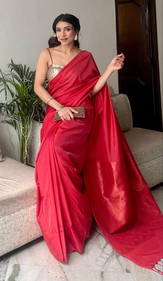 Dhiyona ST Solid Red Saree with Woven Jacquard Pallu in Gold & Self Blouse Fabric