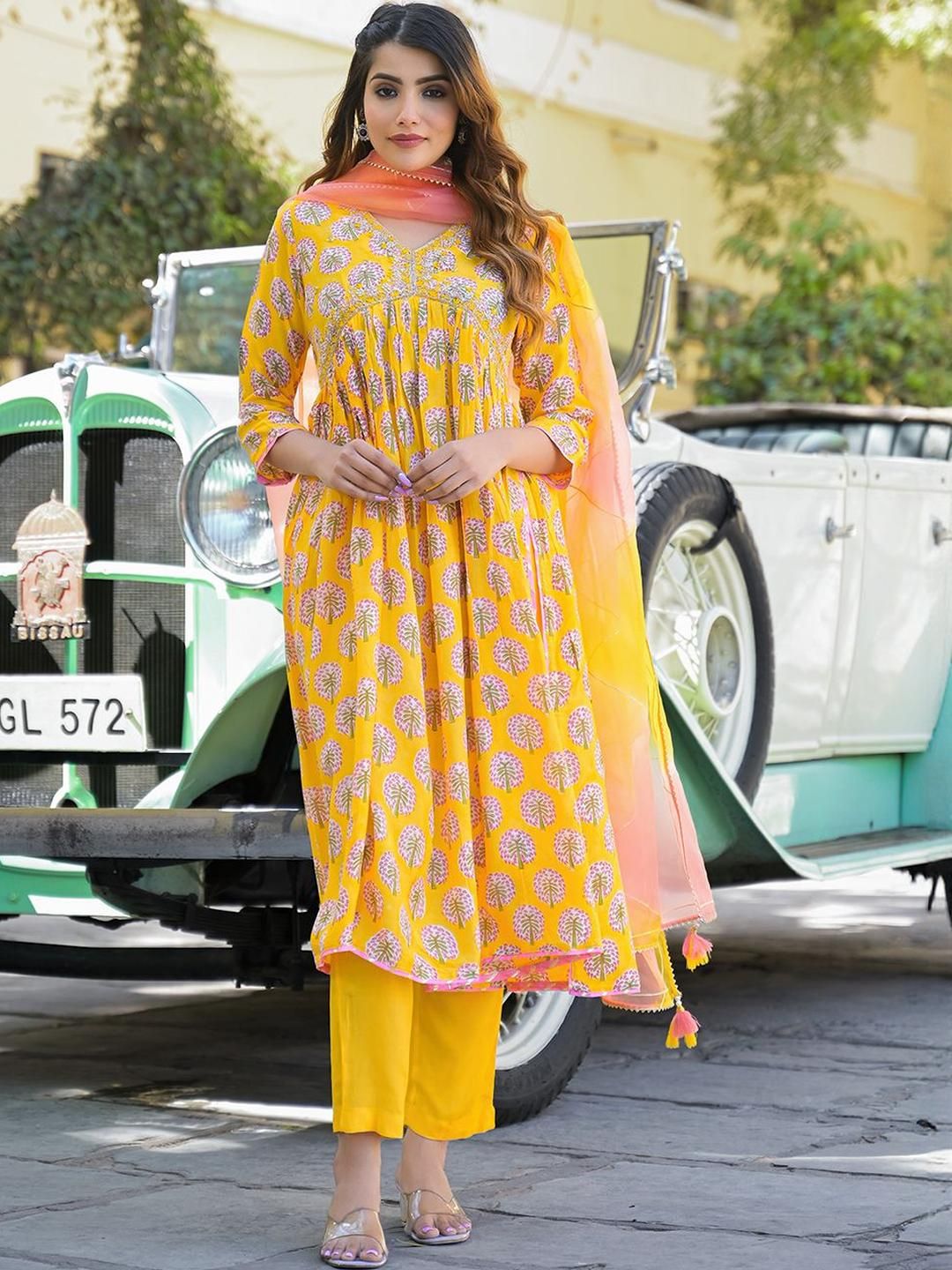 Dhiyona KL Women Yellow Silk Blend Kurta Sets
