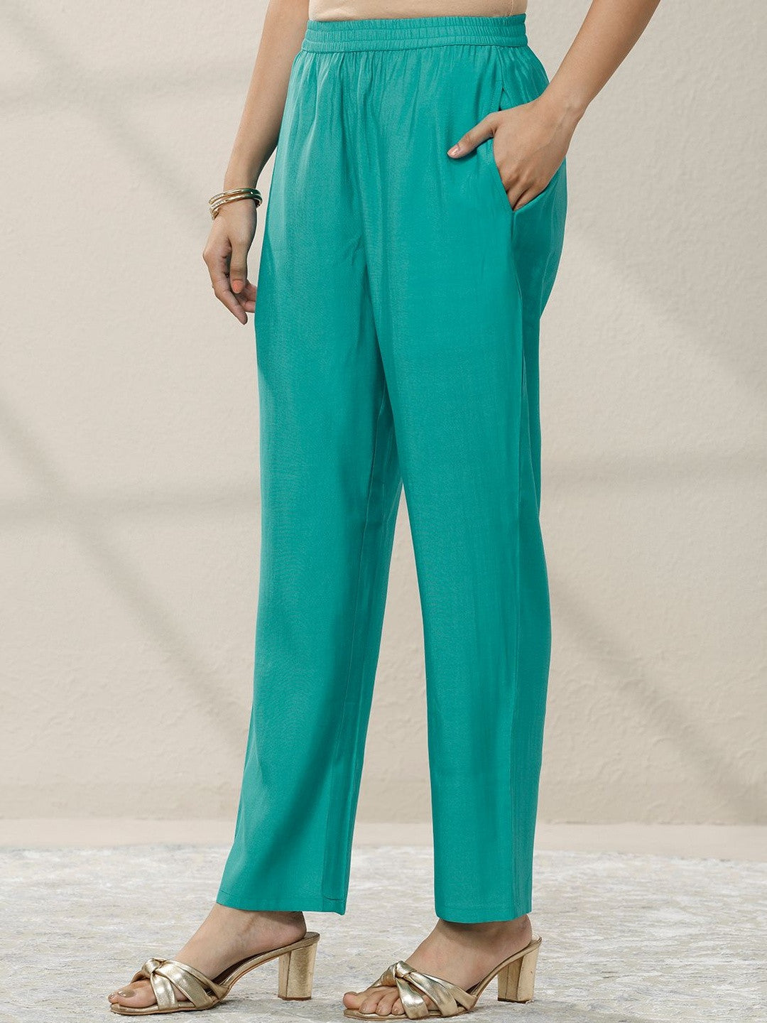 Women Ethnic Motifs Printed Regular Kurta with Trousers & With Dupatta