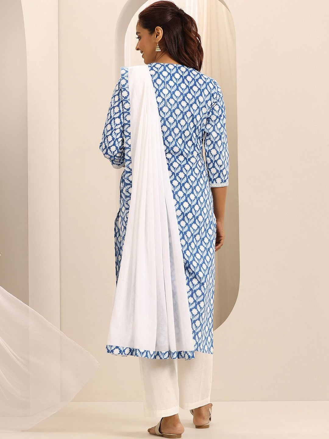 Women Floral Printed Regular Thread Work Kurta with Trousers & With Dupatta