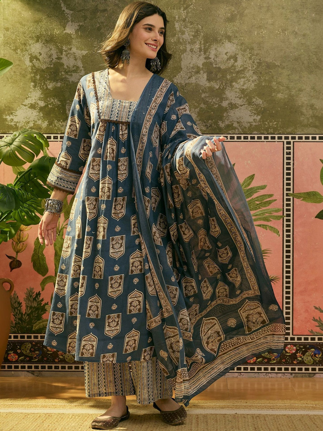 Printed Round Neck Kurta Trousers & Dupatta