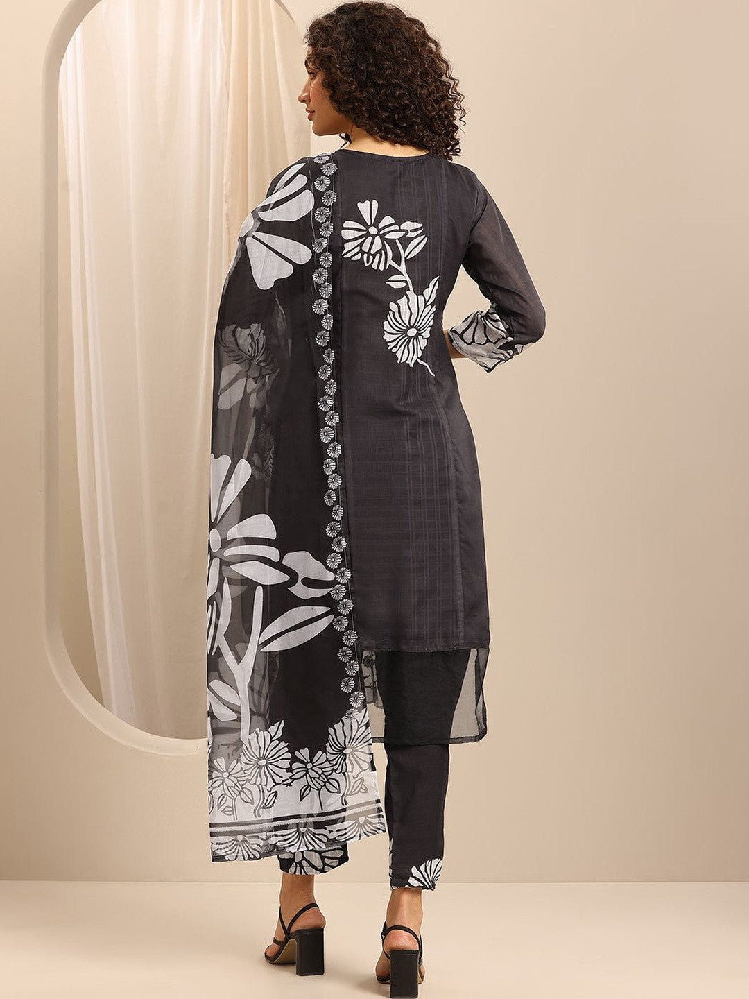 Women Floral Printed Regular Thread Work Kurta with Trousers & With Dupatta