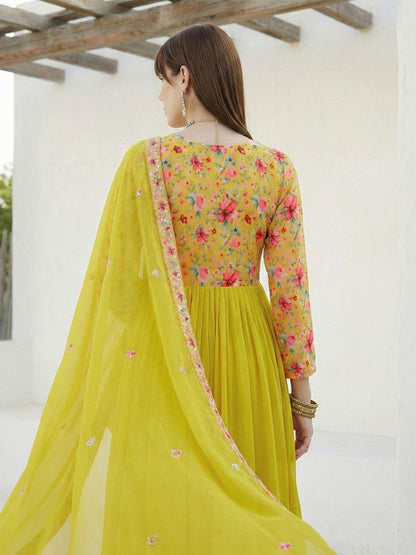 Dhiyona CH Women Floral Printed Panelled Kurta with Trousers & With Dupatta