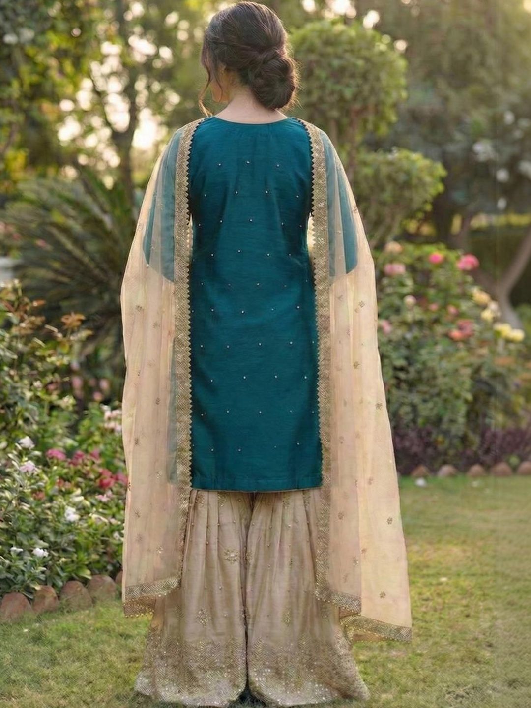 Dhiyona KL Women Floral Embroidered Regular Thread Work Kurta with Sharara & With Dupatta