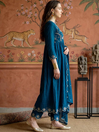 Women Ethnic Motifs Embroidered Empire Thread Work Kurta with Trousers & With Dupatta