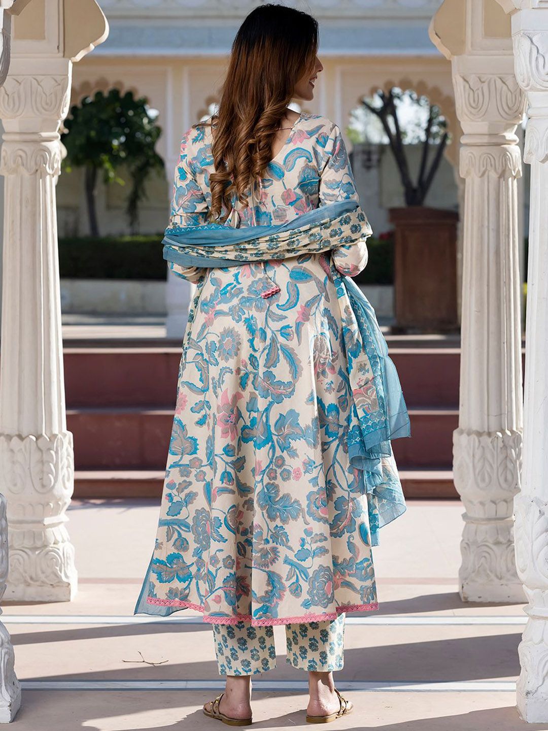 Dhiyona KL Women Floral Printed Regular Pure Cotton Kurta with Trousers & With Dupatta