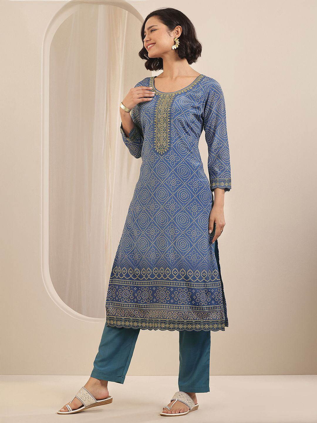 Bandhani Printed Round Neck Straight Kurta With Trousers & Dupatta