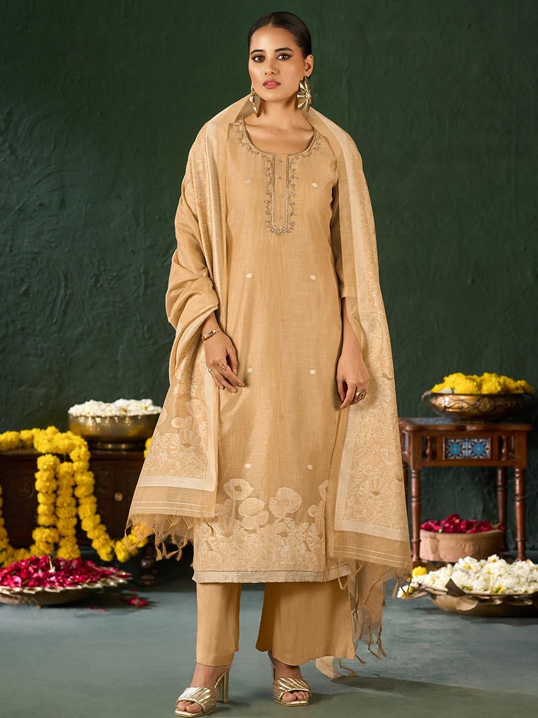 Dhiyona KL Women Ethnic Motifs Thread Work Kurta And Palazzos & With Dupatta