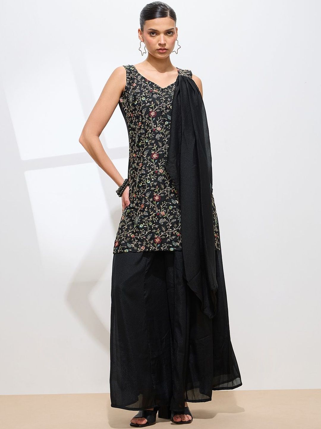 Dhiyona KL Floral Embroidered V-Neck Thread Work Georgette Kurta & Palazzos With Dupatta