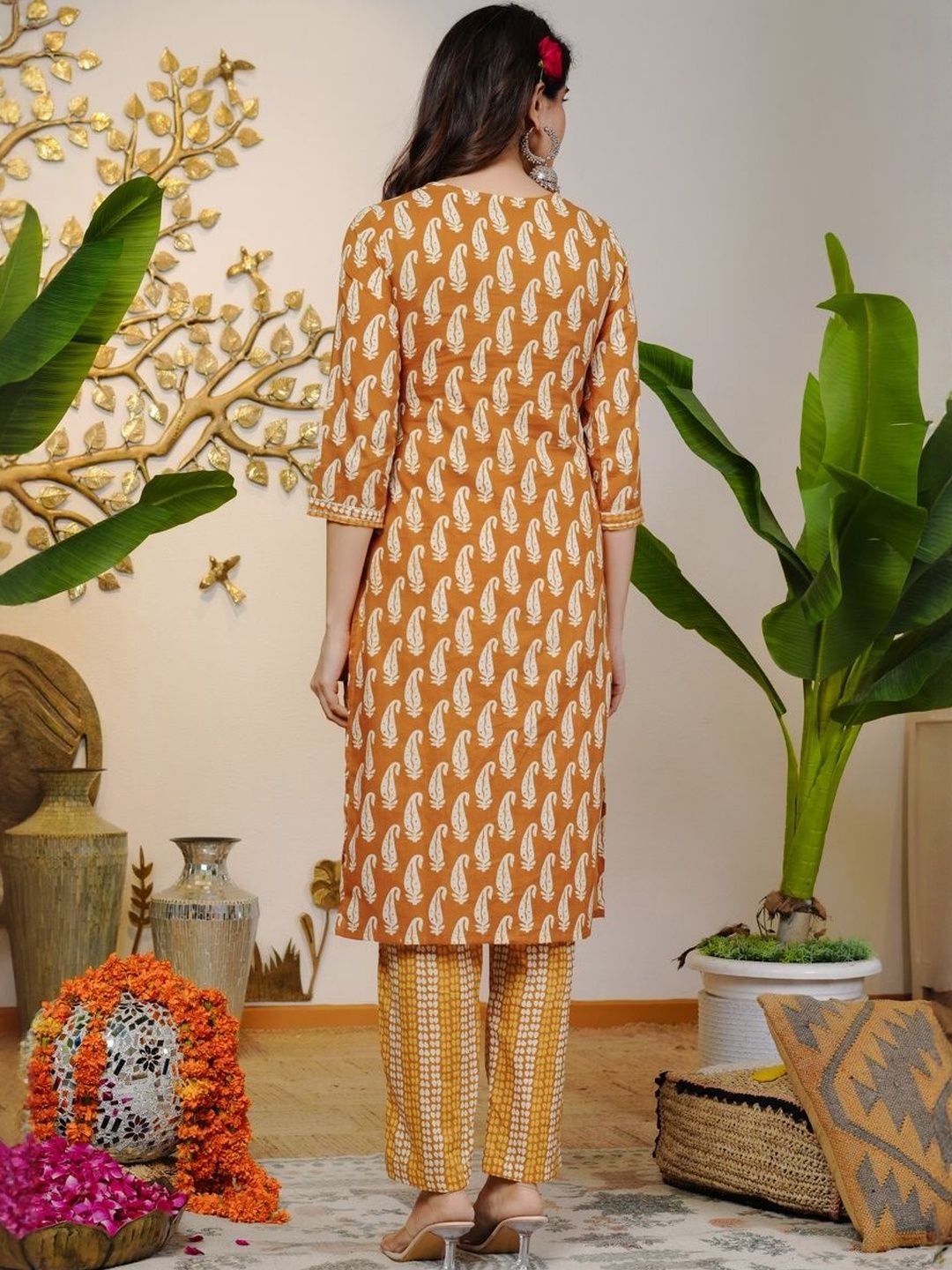 Dhiyona KL Paisley Printed Regular V-Neck Pure Cotton Straight Kurta With Trousers & Dupatta