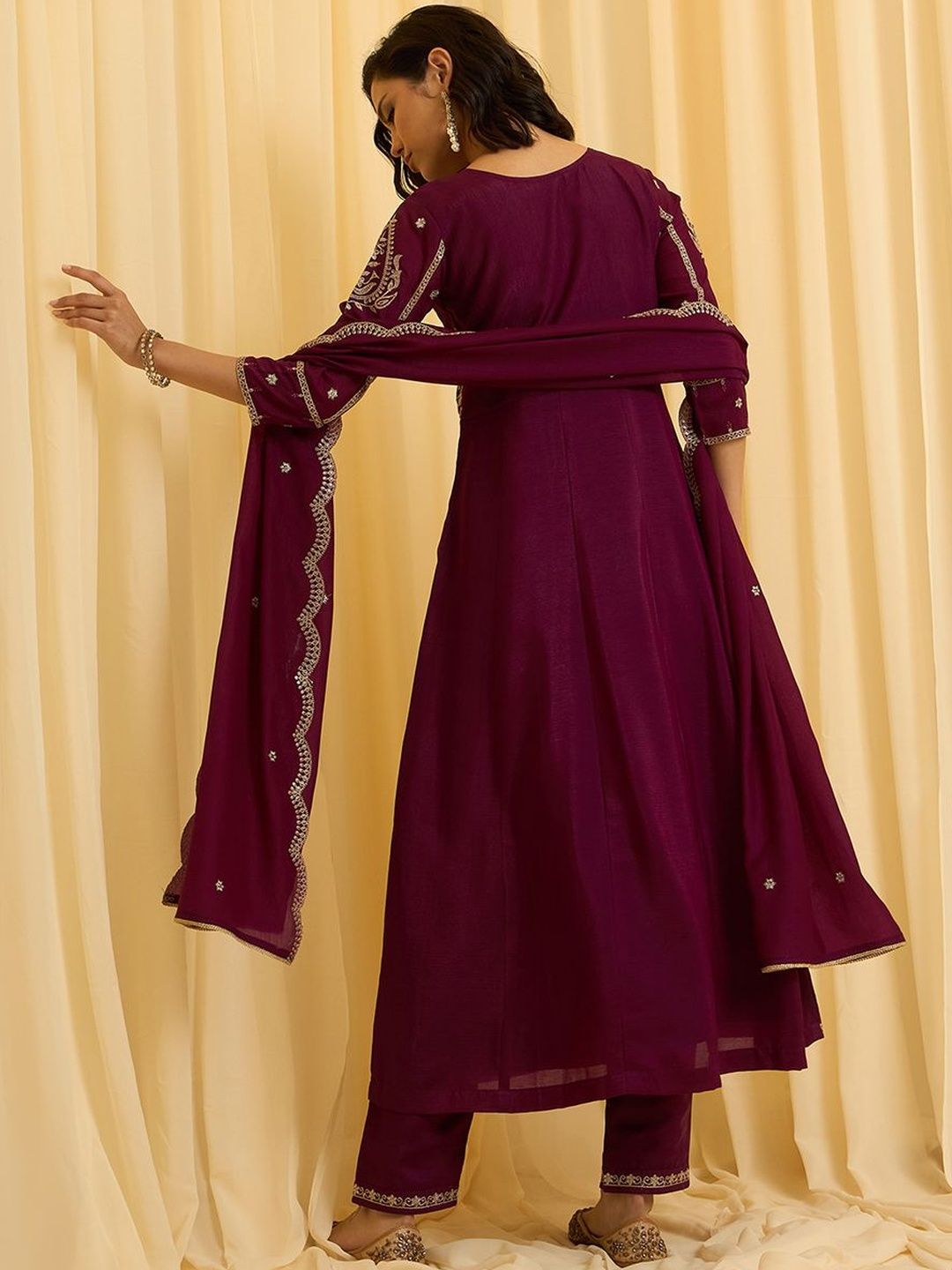 Dhiyona CH Women Floral Embroidered Panelled Sequinned Kurta with Trousers & With Dupatta
