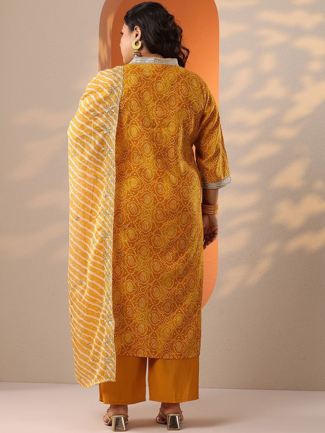 Dhiyona Women's Plus Size Bandhani Printed Straight Kurta With Palazzos & Dupatta