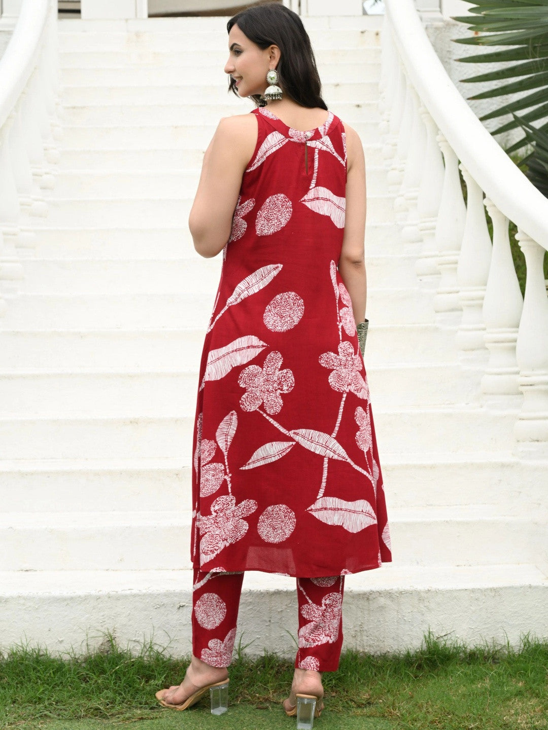 Women Floral Printed Regular Kurta with Trousers