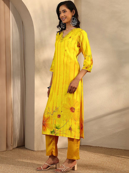 Women Floral Printed Regular Thread Work Kurta with Trousers & With Dupatta