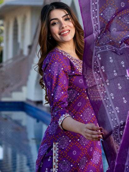 Dhiyona KL Women Bandhani Embroidered Regular Sequinned Pure Cotton Kurta with Trousers & With Dupatta