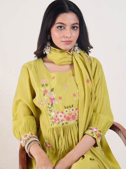 Women Floral Embroidered Tiered Thread Work Kurta with Trousers & With Dupatta