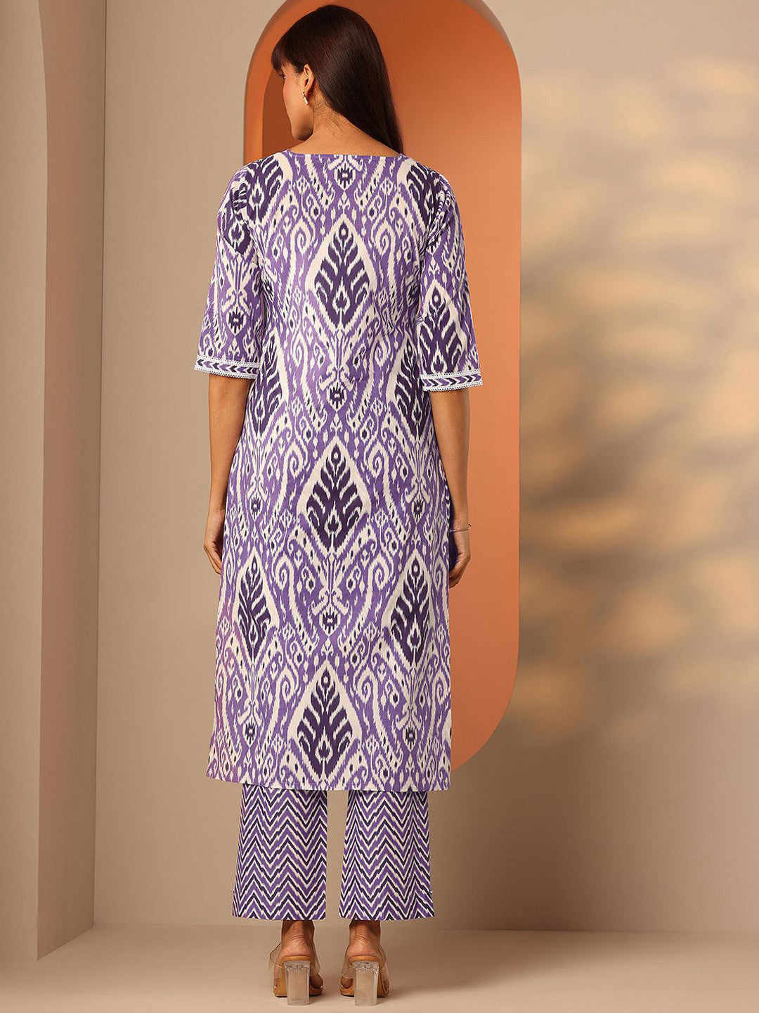 Women Abstract Printed Kurta with Trousers