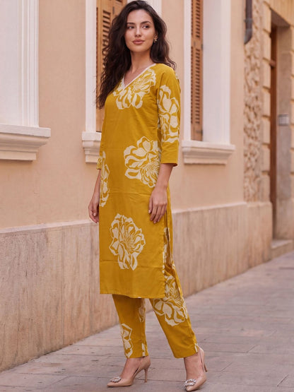 Women Floral Printed Regular Pure Cotton Kurta with Trousers