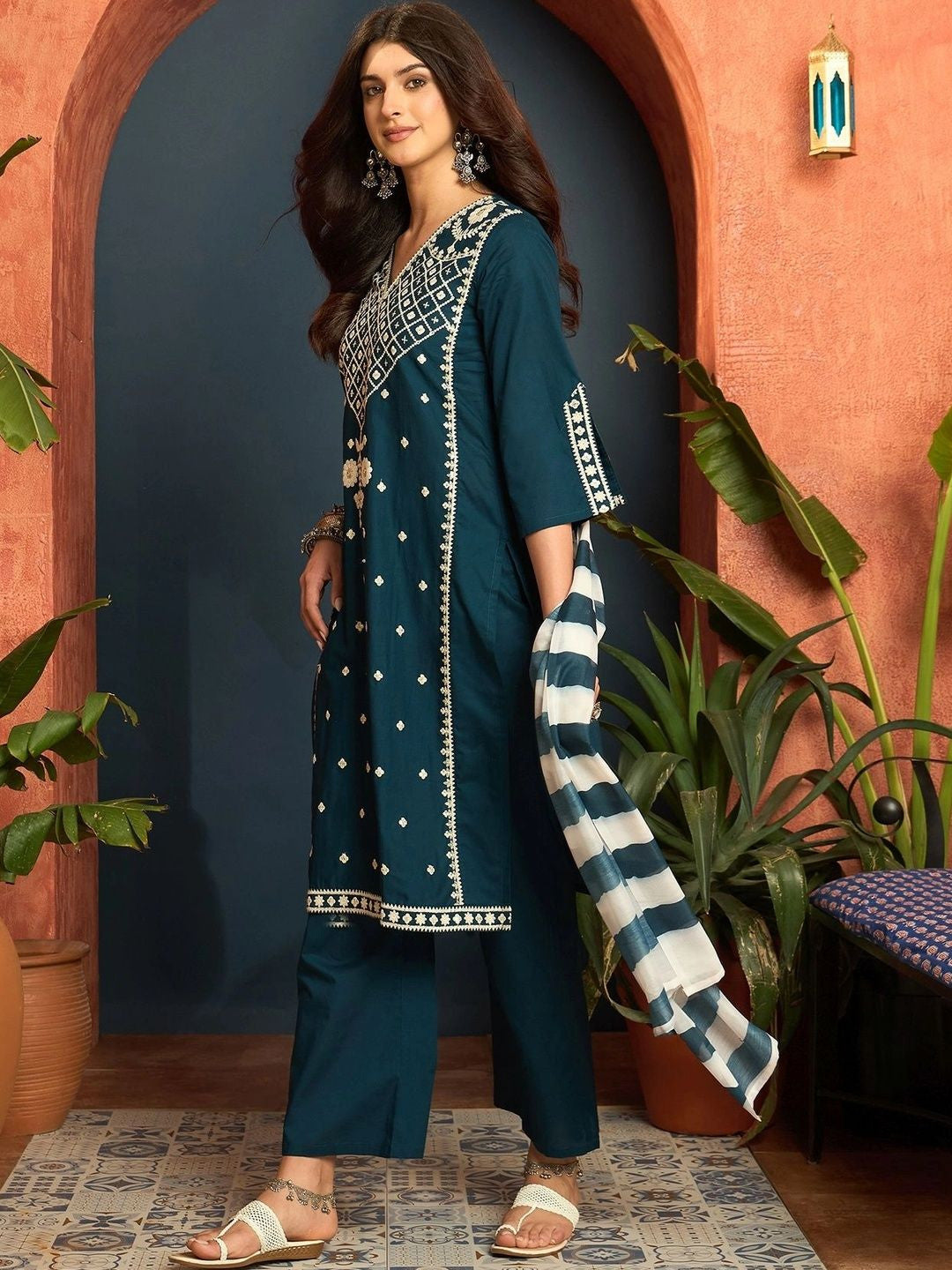 Women Ethnic Motifs Embroidered Regular Thread Work Pure Cotton Kurta with Trousers & With Dupatta