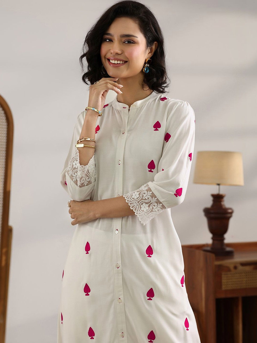 Women Ethnic Motifs Embroidered Regular Thread Work Kurta with Trousers
