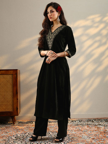 Floral Yoke Design Straight Sequinned Velvet Kurta with Trousers & Dupatta