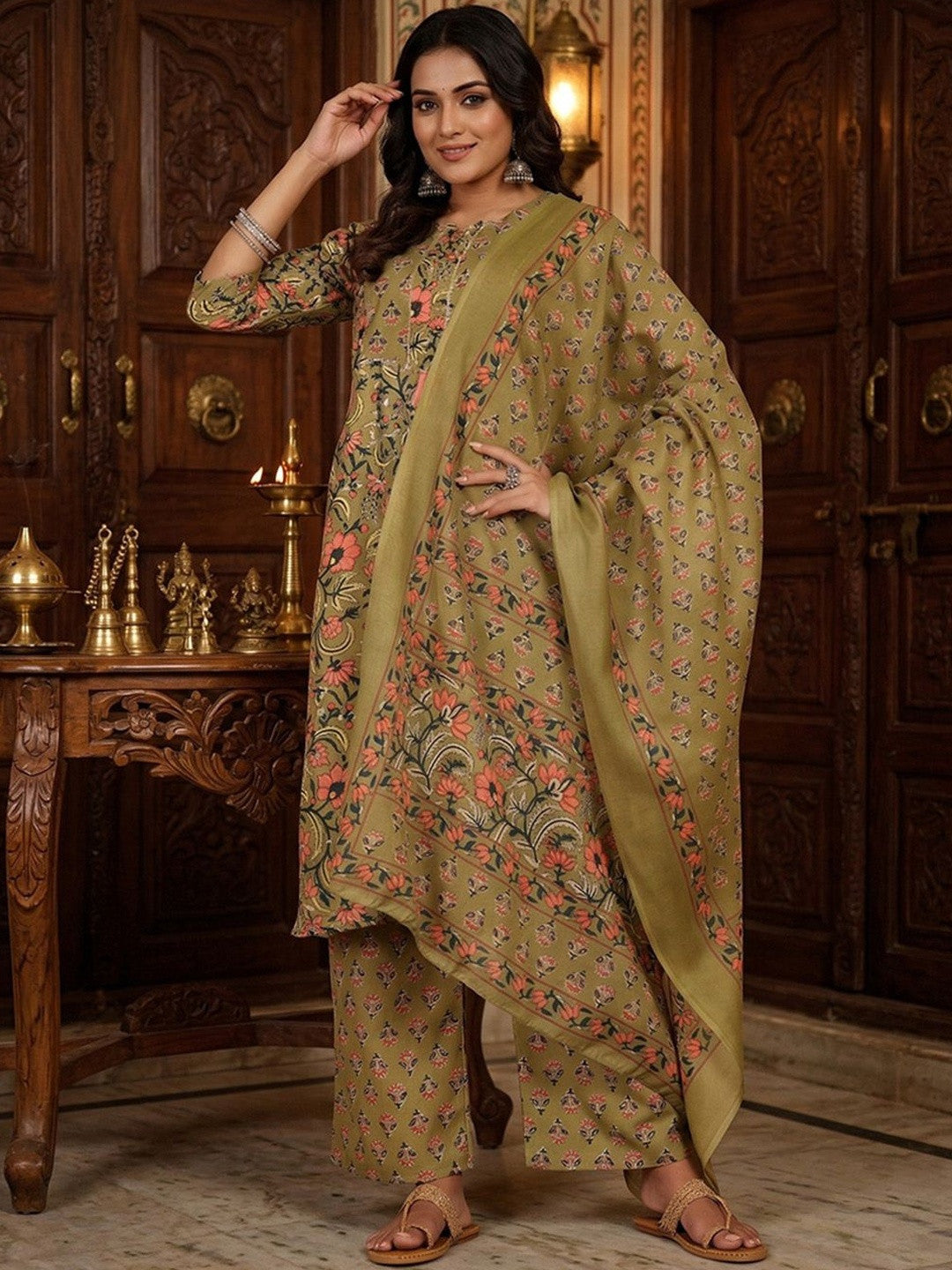 Dhiyona SN Embroidered Sweetheart Neck Kurta & Trousers With Dupatta