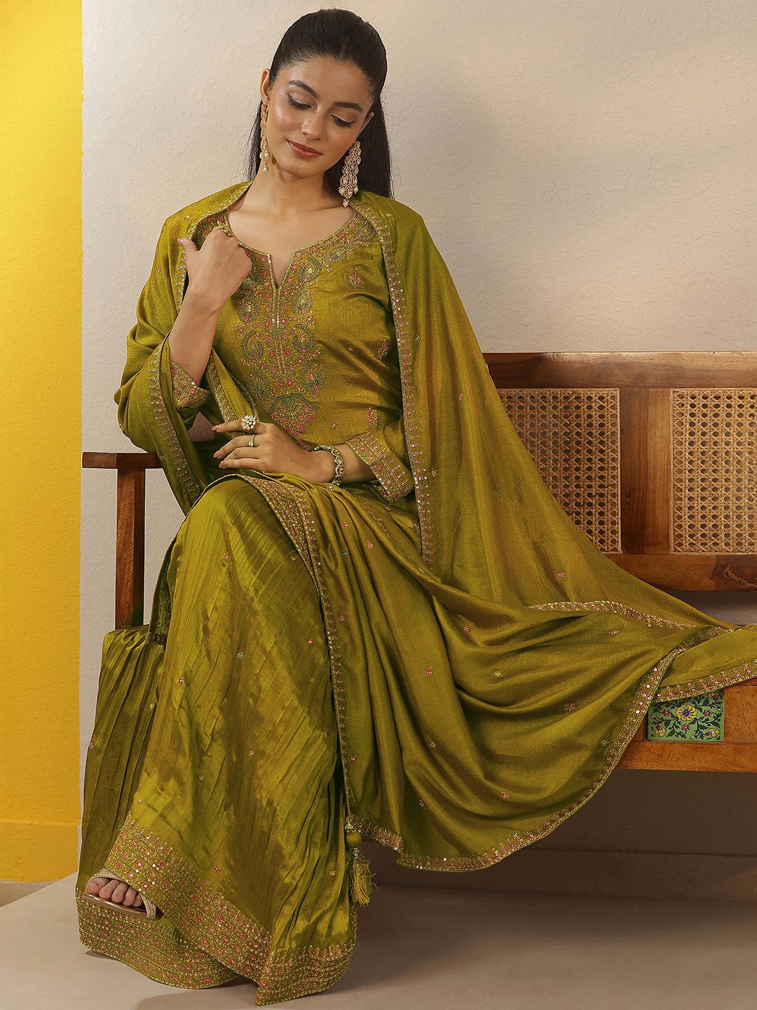 Dhiyona LL Women Ethnic Motifs Embroidered Regular Thread Work Kurta with Sharara & With Dupatta