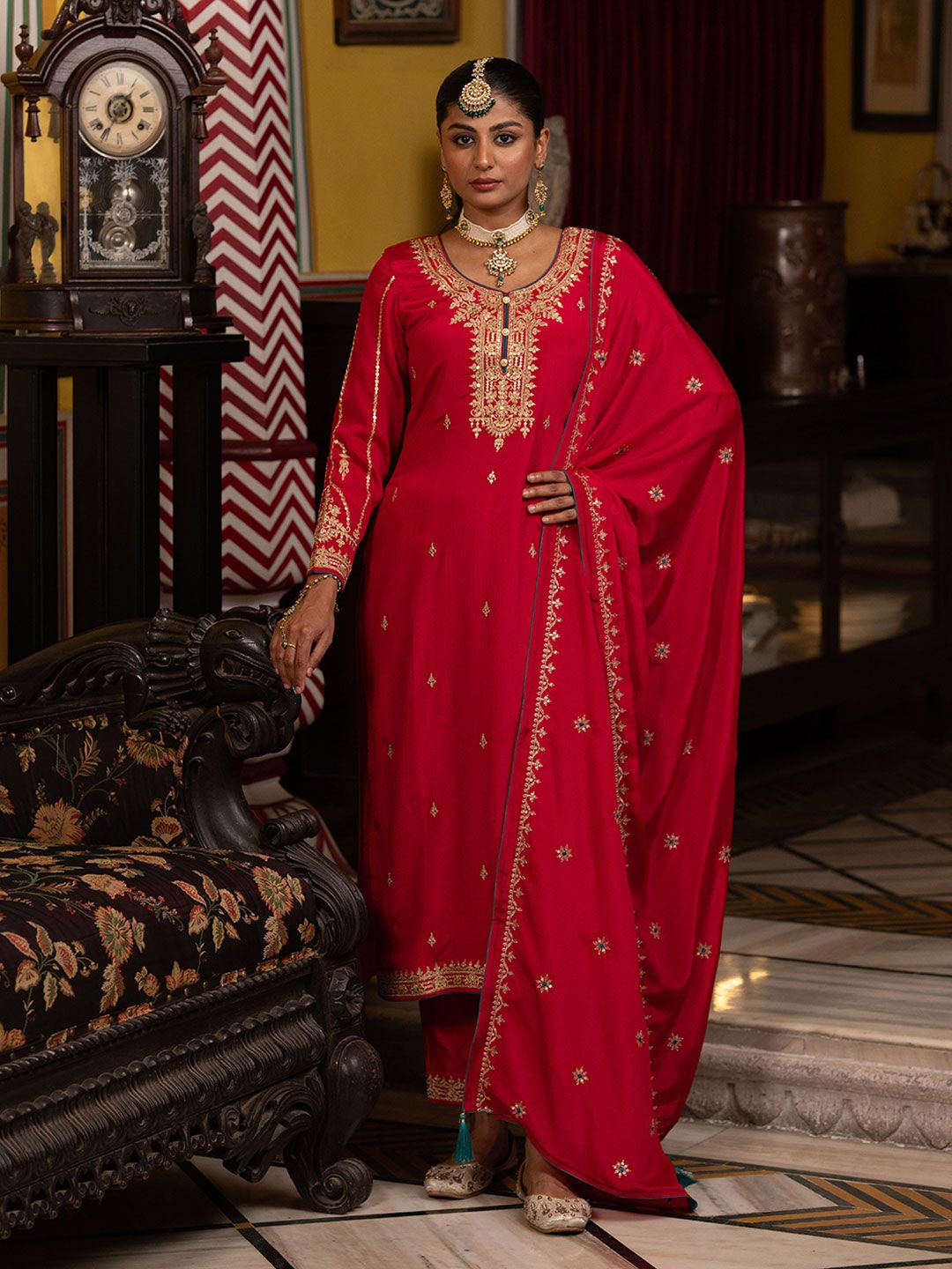 Dhiyona CH Women Floral Embroidered Regular Sequinned Kurta with Trousers & Dupatta