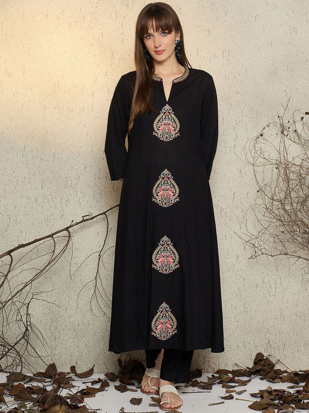Dhiyona IE Women Embroidered Mandarin Collar Top and Trousers Co-Ords