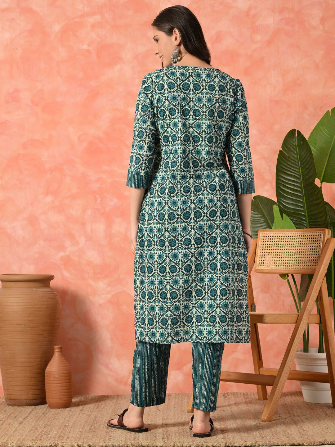 Women Floral Printed Pure Cotton Kurta With Trousers Set
