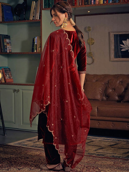 Dhiyona CH Women Ethnic Motifs Embroidered Regular Velvet Kurta with Trousers & With Dupatta