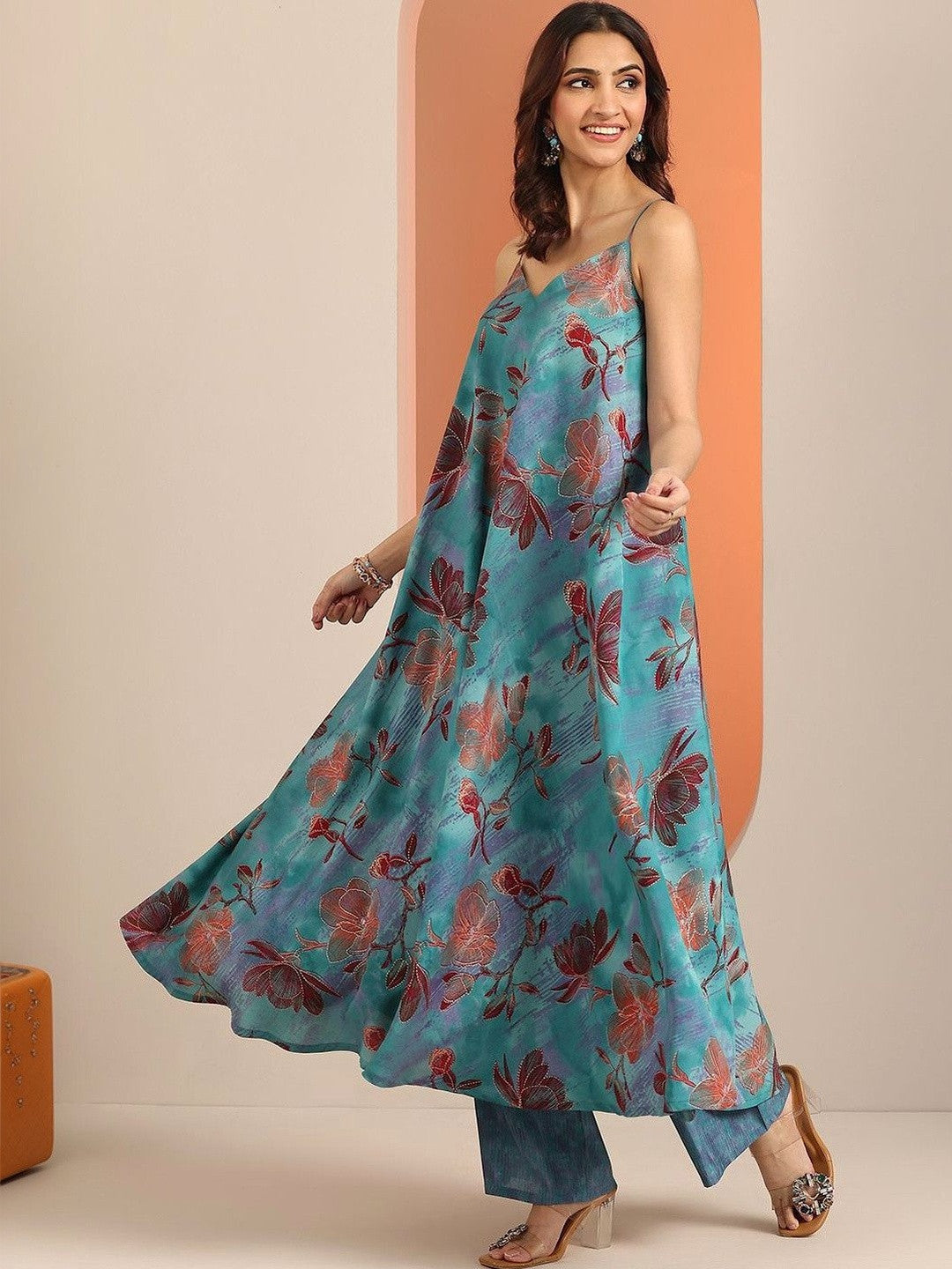 Women Floral Printed Regular Kurta with Trousers