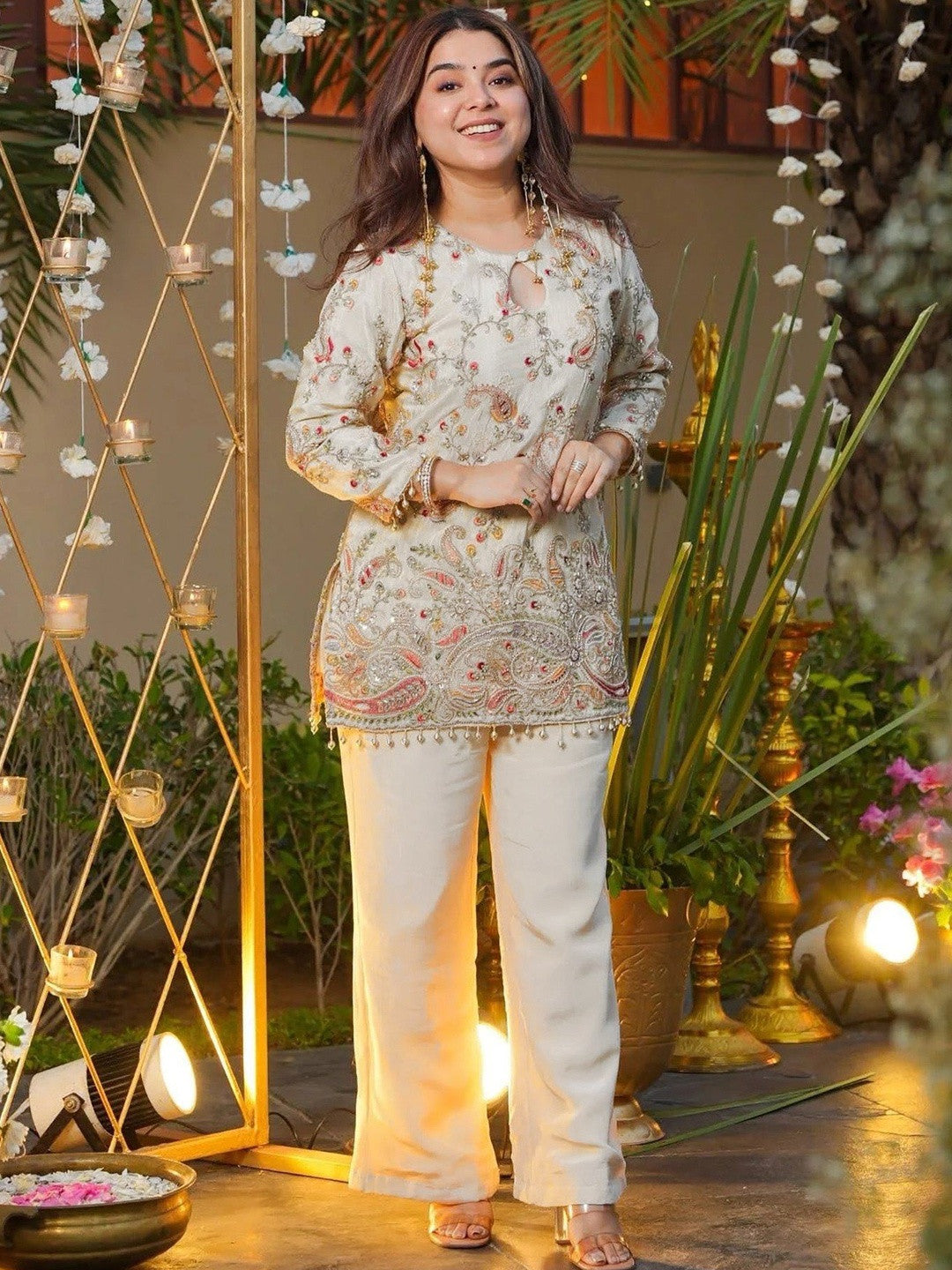Women Ethnic Motifs Embroidered Regular Thread Work Kurti with Palazzos