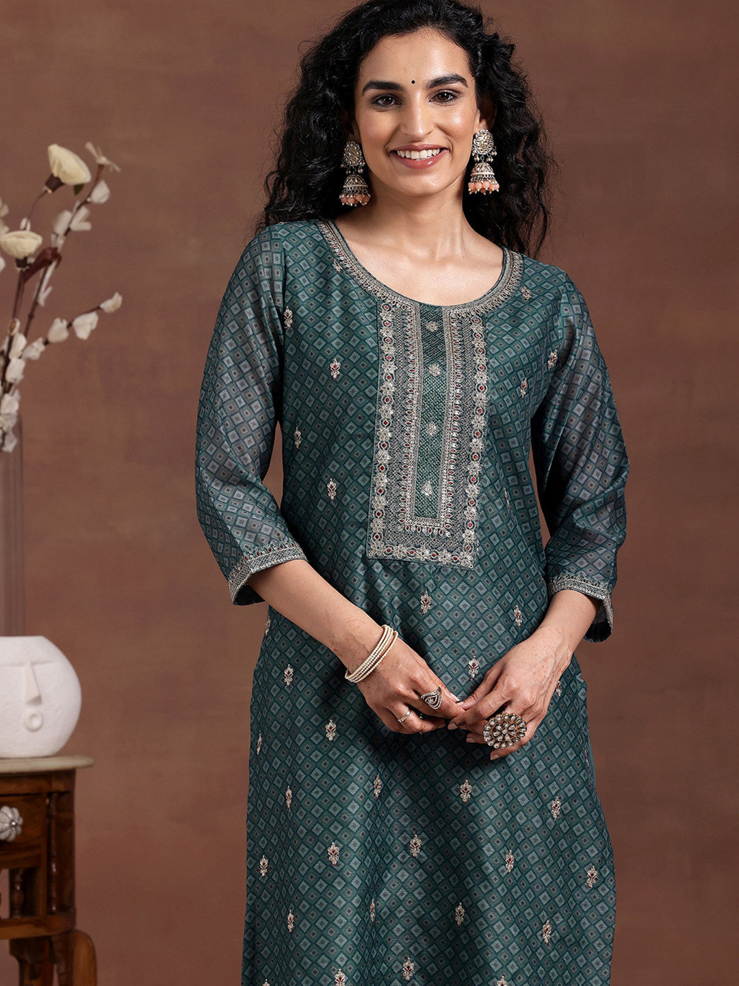 Women Printed Regular Thread Work Kurta with Trousers & With Dupatta