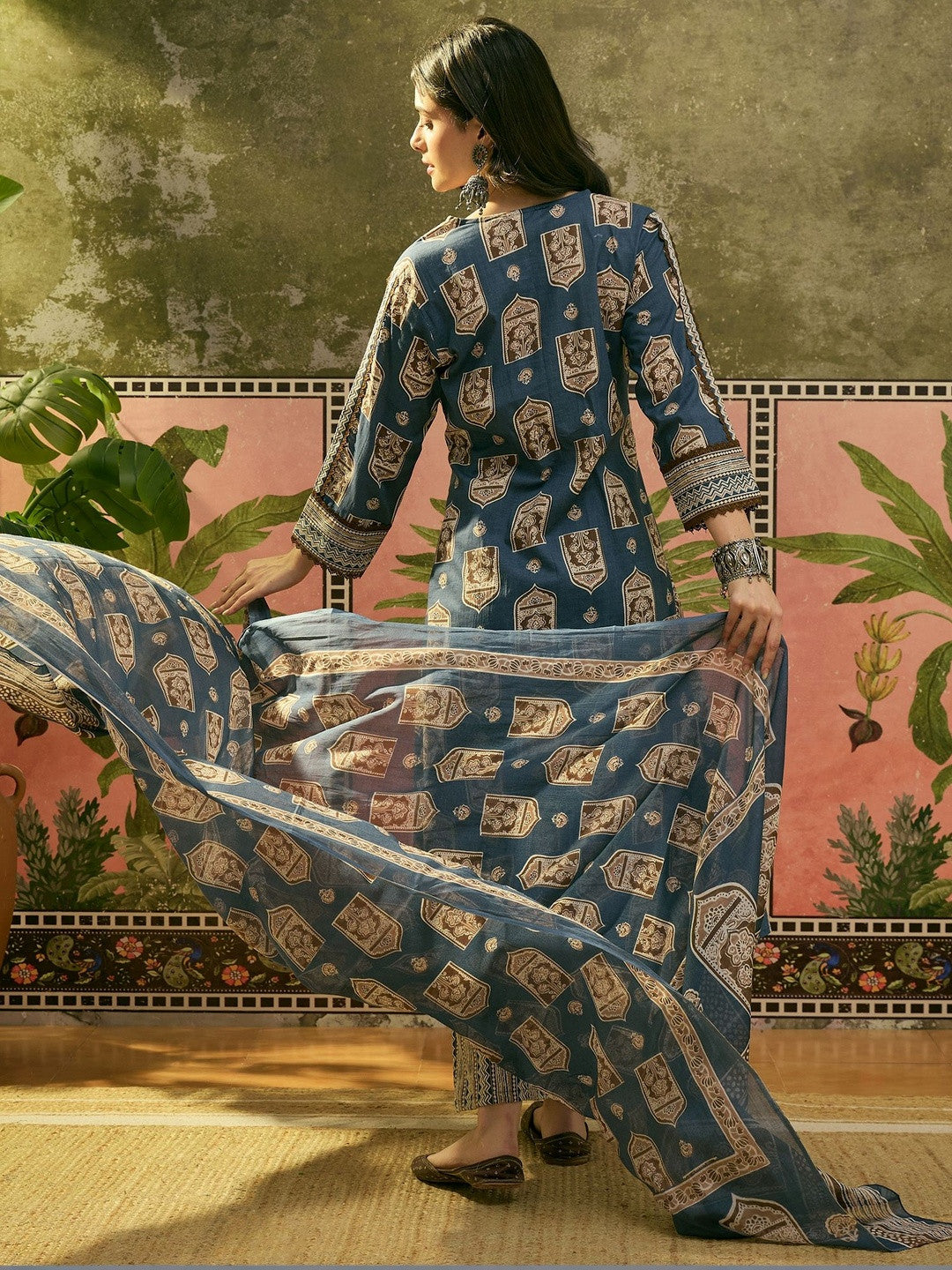 Printed Round Neck Kurta Trousers & Dupatta