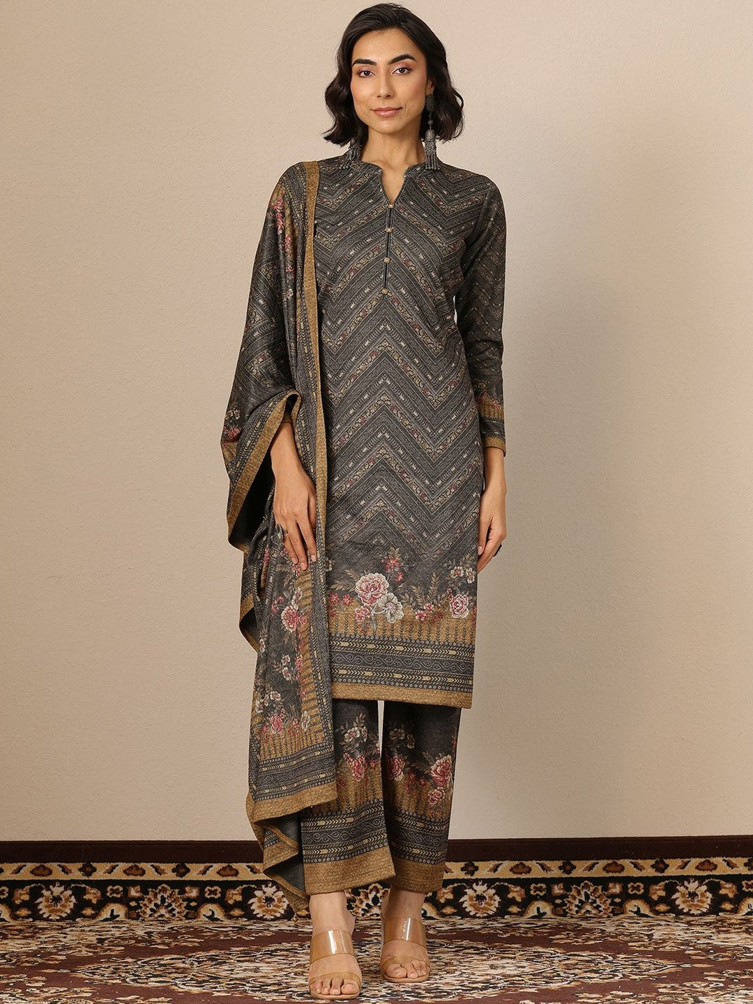 Women Geometric Printed Regular Kurta with Trousers & Dupatta