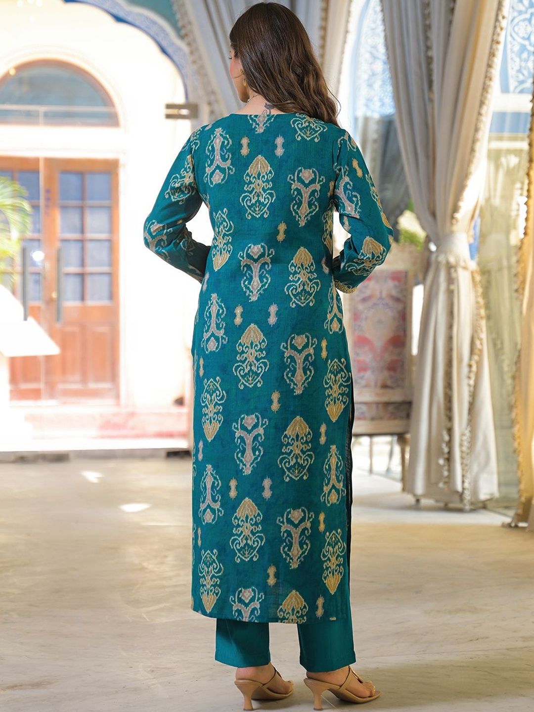 Dhiyona KL Women Ethnic Motifs Printed Regular Thread Work Kurta with Trousers & With Dupatta
