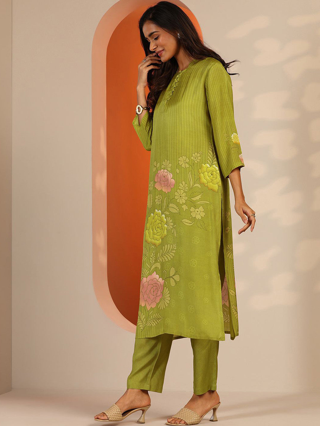 Women Floral Printed Regular Kurta with Trousers & Dupatta