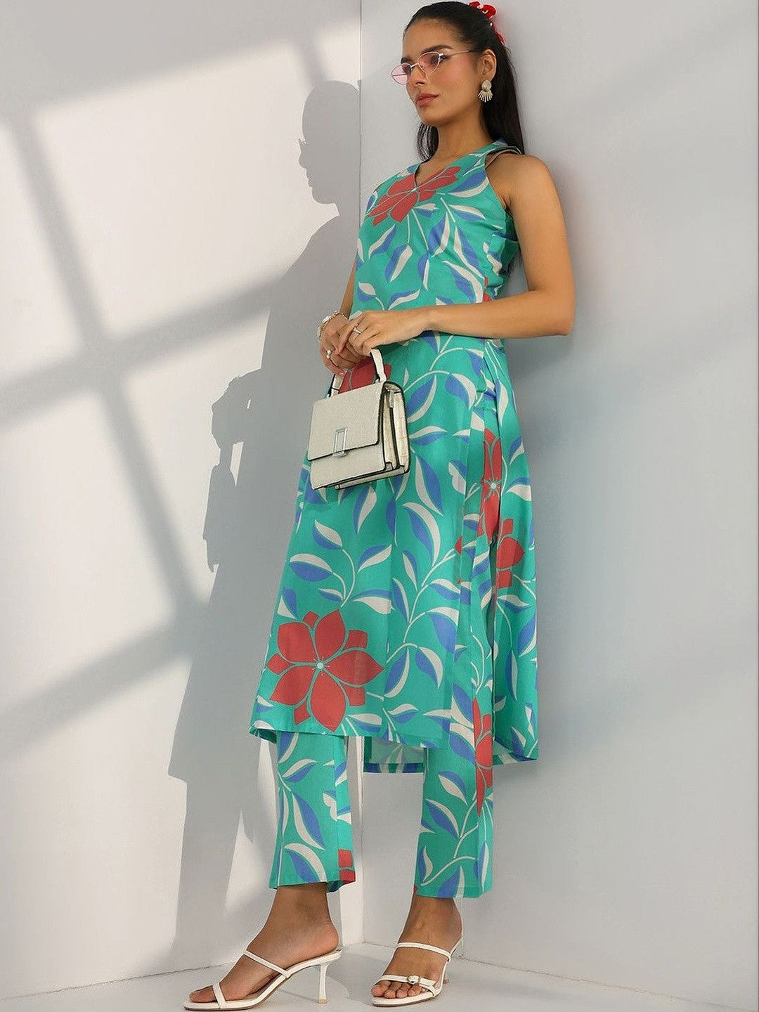 Women Floral Printed Regular Kurta with Trousers