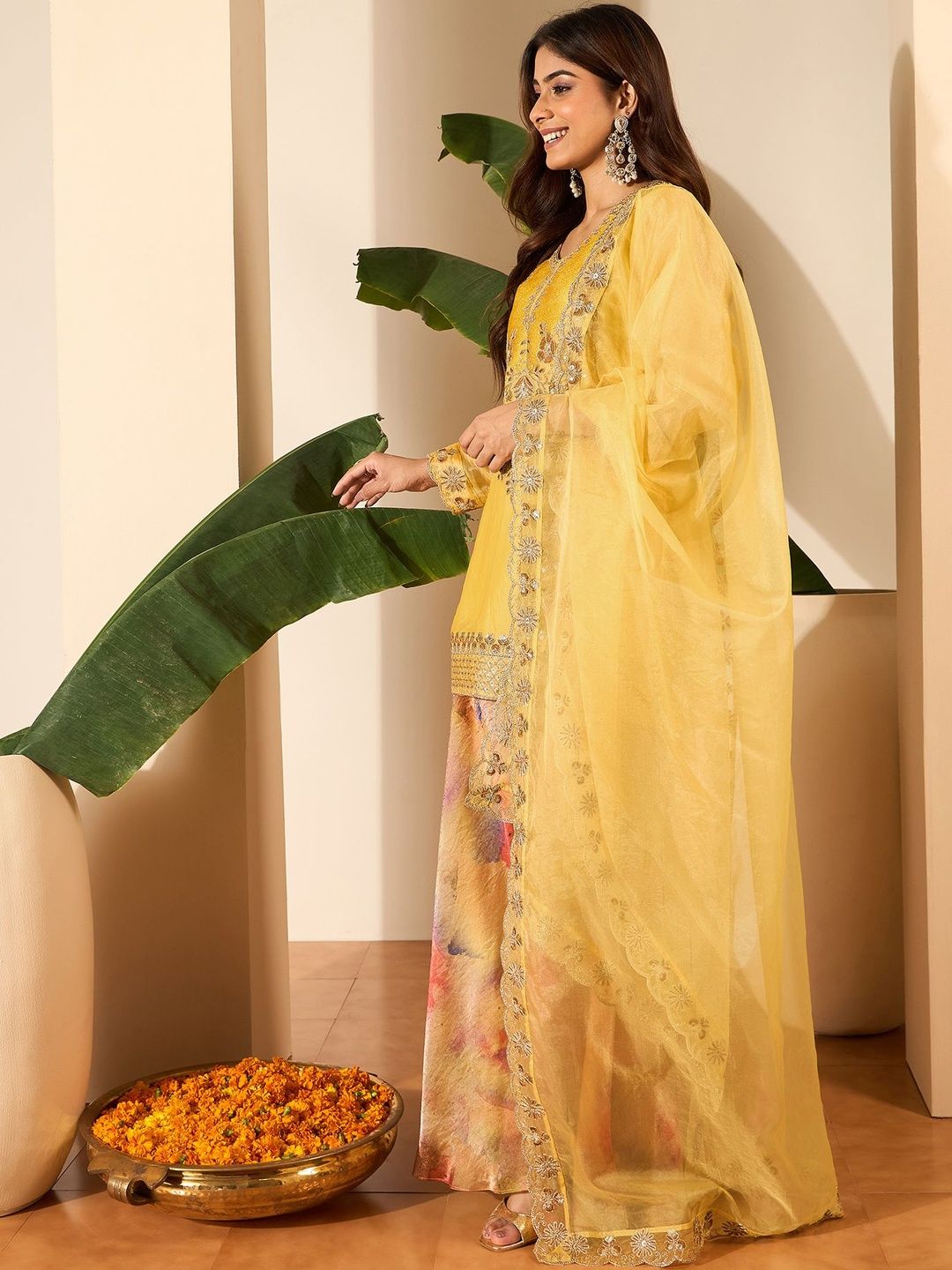Dhiyona IN Women Crushed Oraganza Silk Embroidered Kurta Set with Dupatta