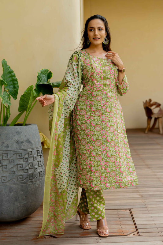 Dhiyona KL Floral Printed Round Neck Beads and Stones Pure Cotton Kurta With Trouser & Dupatta