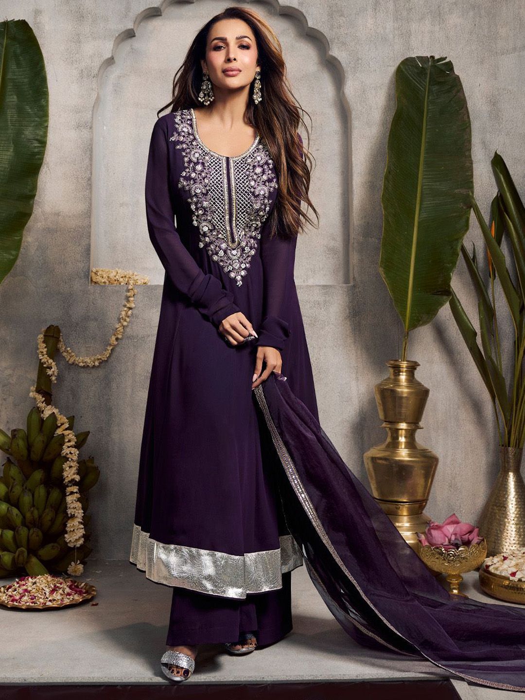 Dhiyona IN Women Floral Thread Embroidered Yoke Design Kurta Set with Dupatta