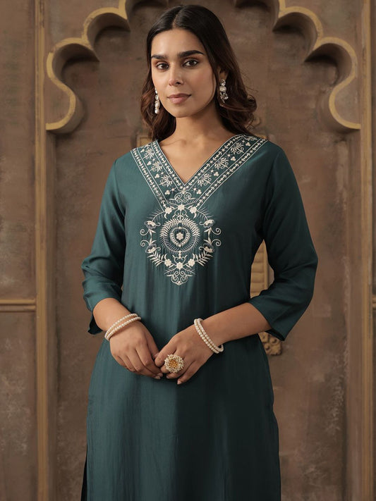 Ethnic Motifs Yoke Design V-Neck Thread Work Straight Kurta With Trousers